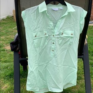 sea green shirt sleeve shirt